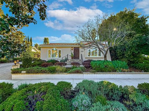 Photo of 15452 Varden, Sherman Oaks, CA 91403 (MLS # SR25267214)