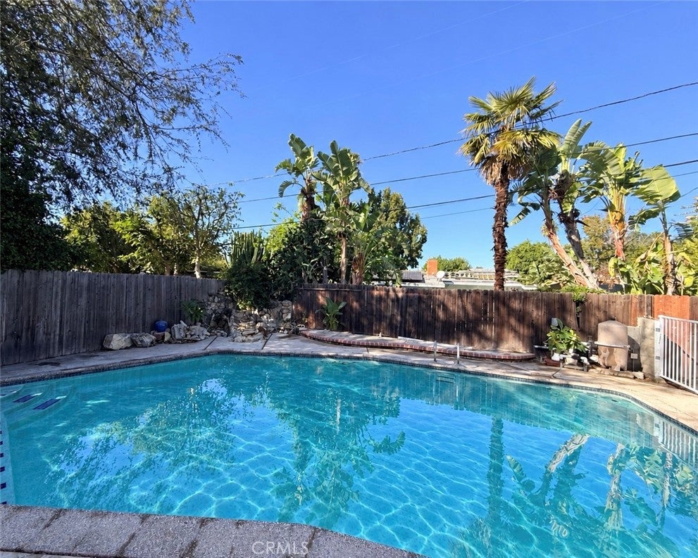 7727 Zelzah Avenue