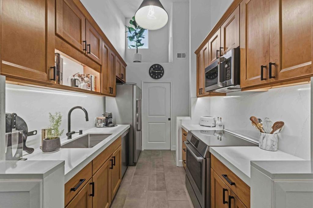 1115 Crestview Drive 2