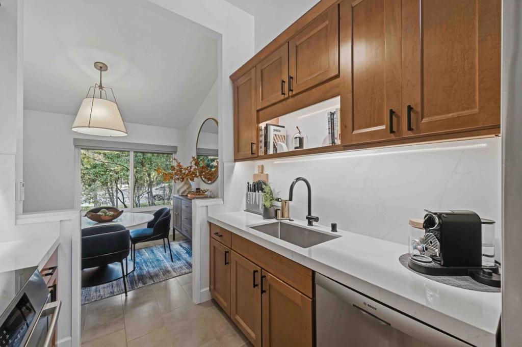 1115 Crestview Drive 2