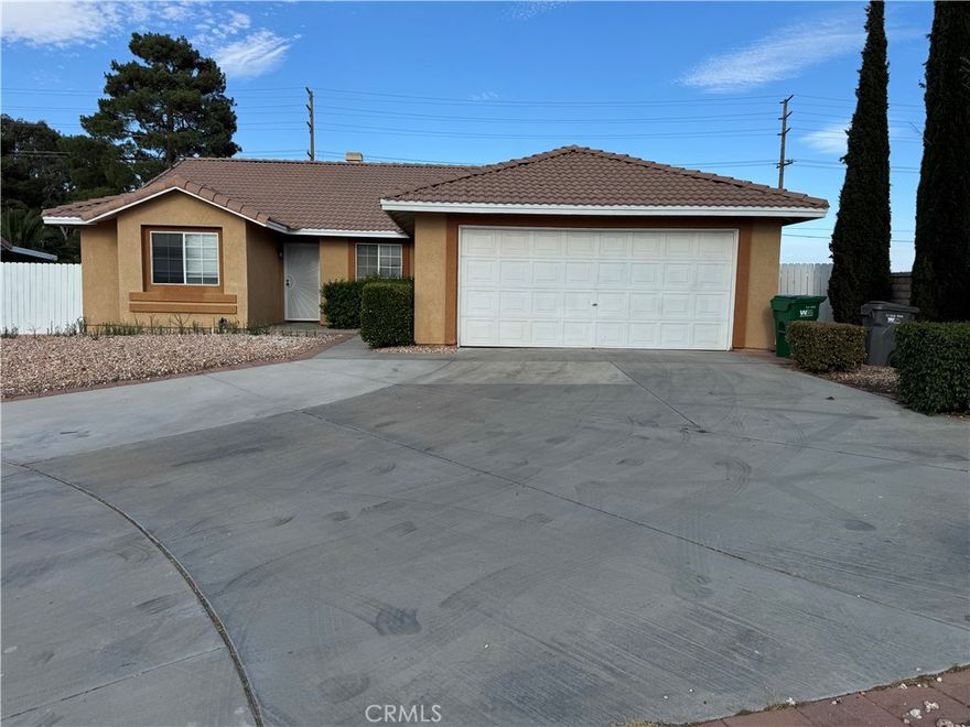 House for lease featuring 4 bedrooms and 2 bathrooms located in East Palmdale, closed to a most of retails, schools, shopping