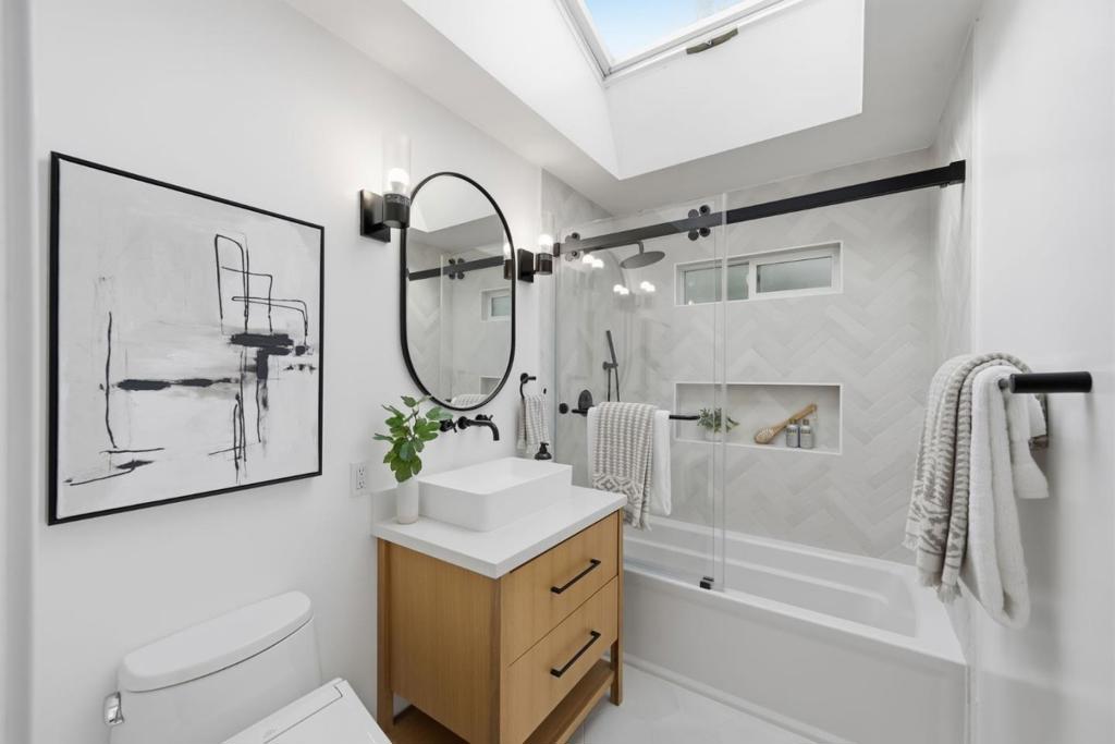 1005 Hall Street