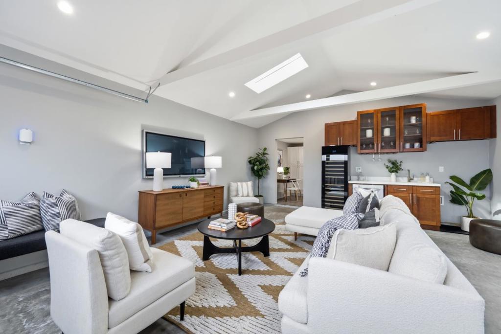 1005 Hall Street