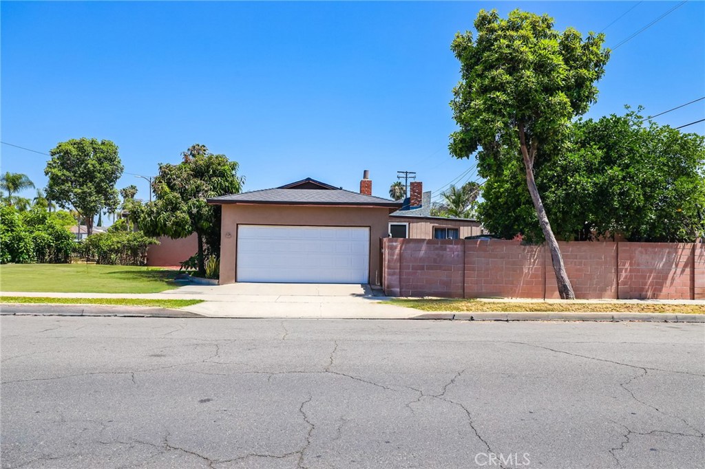 1002 N Iroquois Avenue