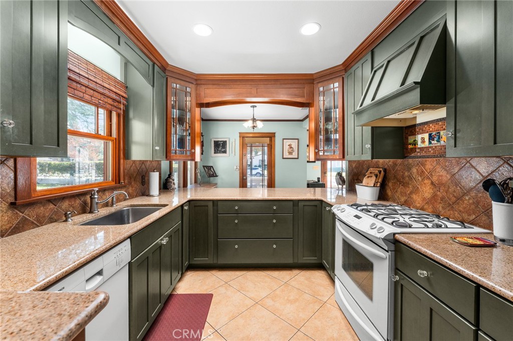 Properties 3 1021 Campus Avenue