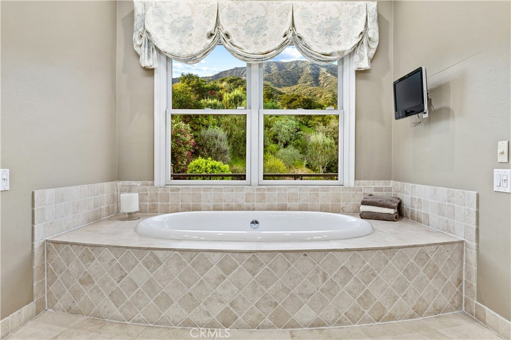 La Verne, California, 91750, United States, 5 Bedrooms Bedrooms, ,6 BathroomsBathrooms,Residential,Active,2023380