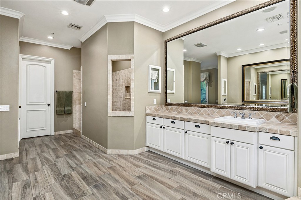 La Verne, California, 91750, United States, 5 Bedrooms Bedrooms, ,6 BathroomsBathrooms,Residential,Active,2023380
