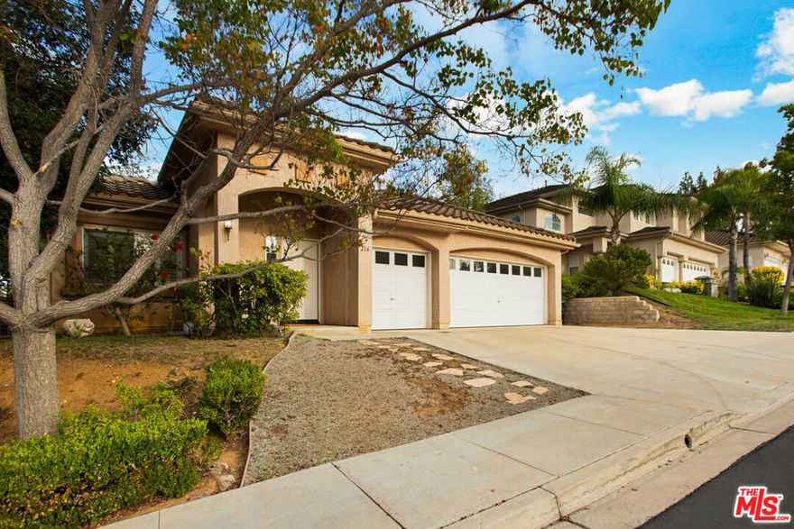 Charming single-story home in desirable Thousand Oaks, Ventura County, boasting excellent curb appeal. This residence features an open floorplan accentuated by a decorative archway, creating a welcoming and spacious atmosphere. The kitchen is equipped with granite countertops, double ovens, a cooktop island, and a garden window, perfect for culinary enthusiasts. The additional living room includes a fireplace, ideal for relaxing evenings. The spacious master suite offers a large walk-in closet and a dual vanity bathroom complete with a tub and separate shower, providing comfort and convenience. The beautifully landscaped backyard includes a patio, natural gas BBQ, lush lawn, and mature fruit trees, making it an ideal space for outdoor entertaining. Additional amenities include a 3-car garage and indoor laundry area. The location benefits from proximity to hiking trails, shopping centers, and dining options, all within a highly rated school district with a low HOA fee. This property combines the best of suburban living with easy access to nature and community resources. Thousand Oaks is renowned for its scenic beauty, strong community, and relaxed lifestyle, making it a popular choice for everyone. With excellent schools and a variety of outdoor activities, this home provides an excellent opportunity to enjoy everything Thousand Oaks has to offer. A must-see property that won't last long!