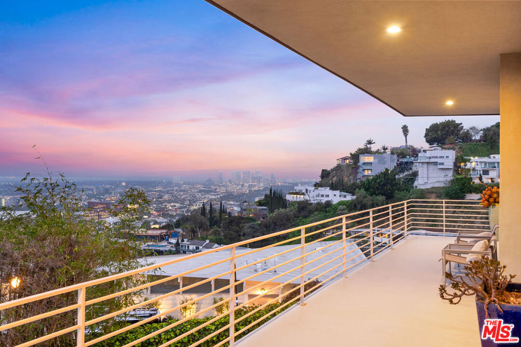8555 Hollywood Boulevard