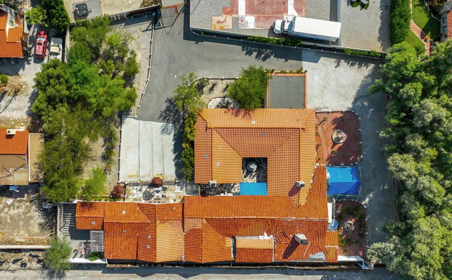 Once home to the famed ''B Bar H Ranch and Club house carries a rich legacy as a Hollywood Retreat.The property offers endless possibilities-Perfect as a Themed party destination,Airbnb rental, private estate,or income property.