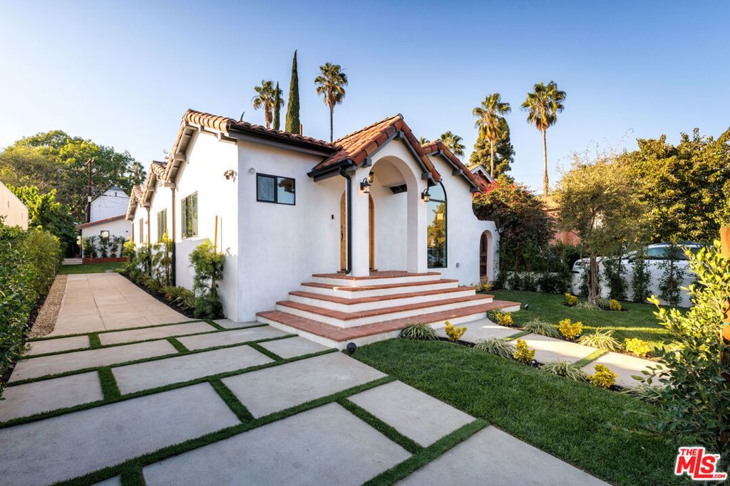 Photo of 913 S Mullen Avenue, Los Angeles, CA 90019 (MLS # 25606741)