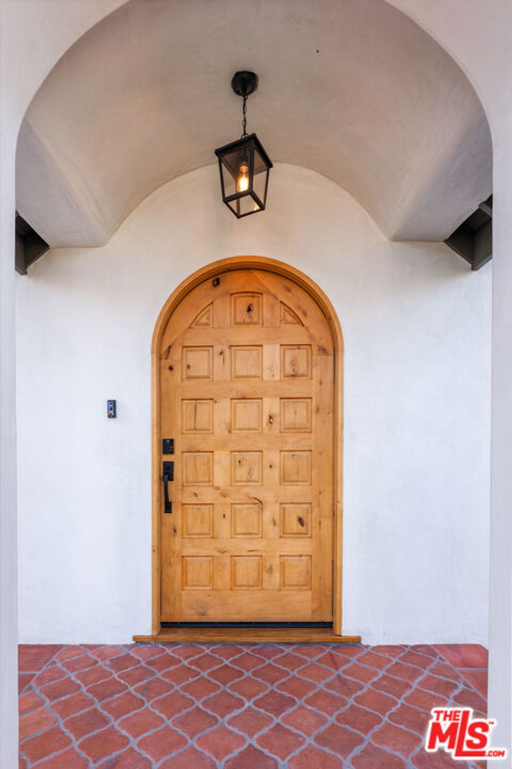 Photo of 913 S Mullen Avenue, Los Angeles, CA 90019 (MLS # 25606741)