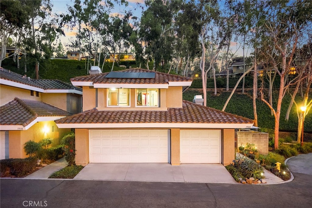 1908 E Calico Dr