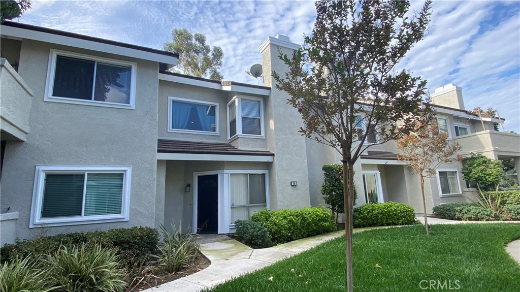 Furnished spacious condo in the beautiful south lake neighborhood of Woodbridge. 3 bedrooms, 2.5 baths, and 2-car detached garage. 4 miles to UC Irvine. Walking distance to elementary school and middle school. 1.7 miles to high school. Close to shopping and every thing. Must see.