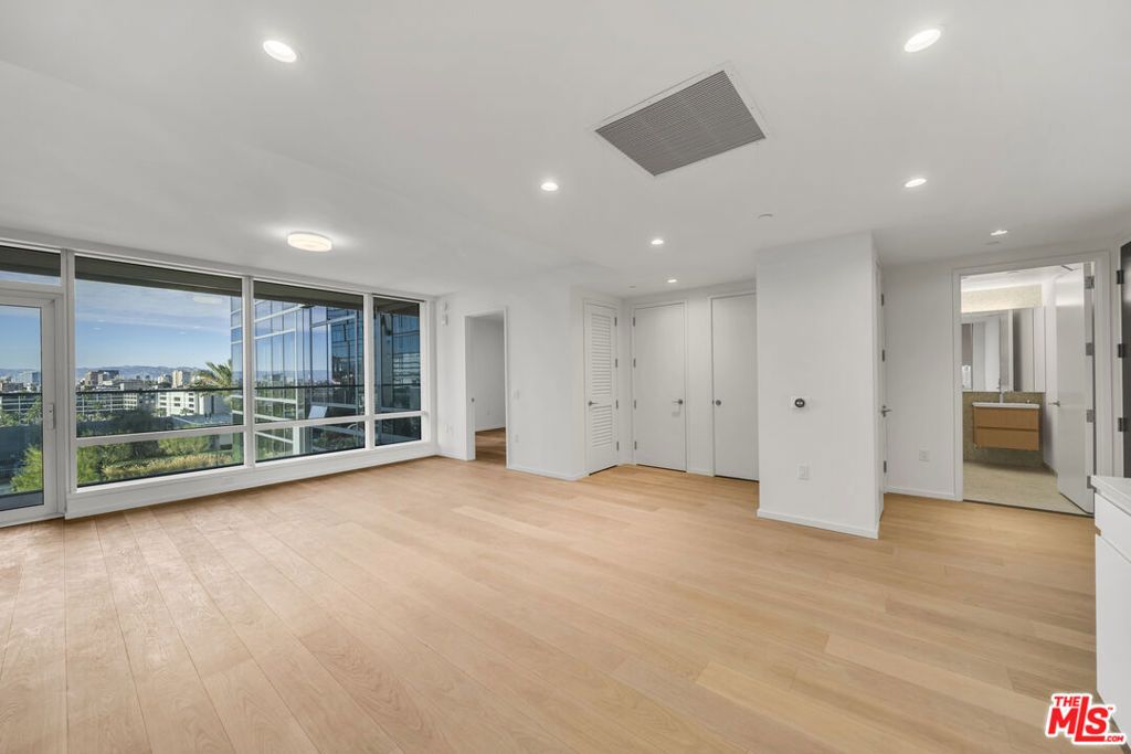 Photo of 877 Francisco Street #1616, Los Angeles, CA 90017 (MLS # 26659185)