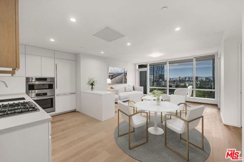 877 Francisco Street 1616 Los Angeles CA 90017