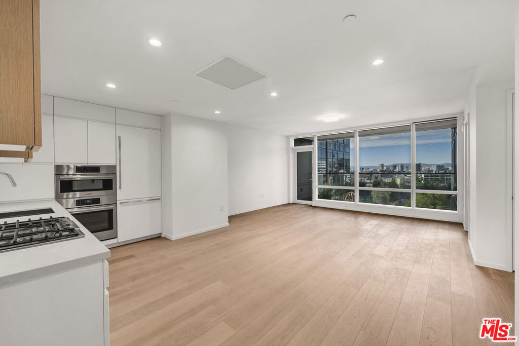 877 Francisco Street 1616