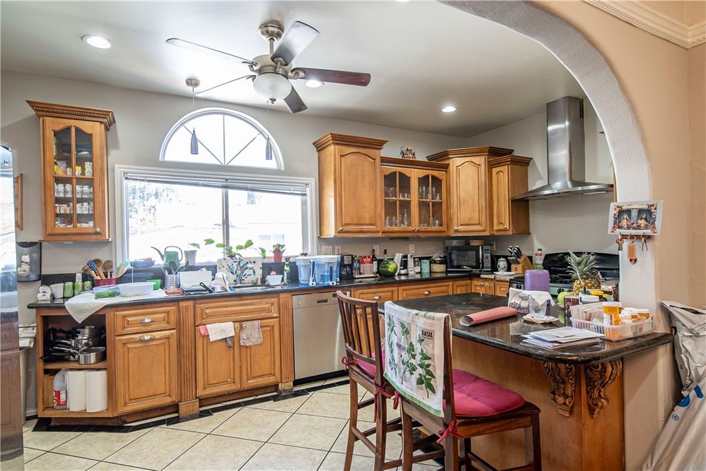 listing image 130725610135583803398