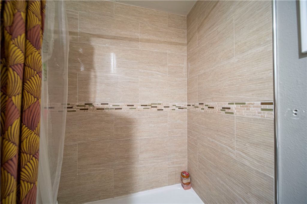 listing image 130729093792837590308