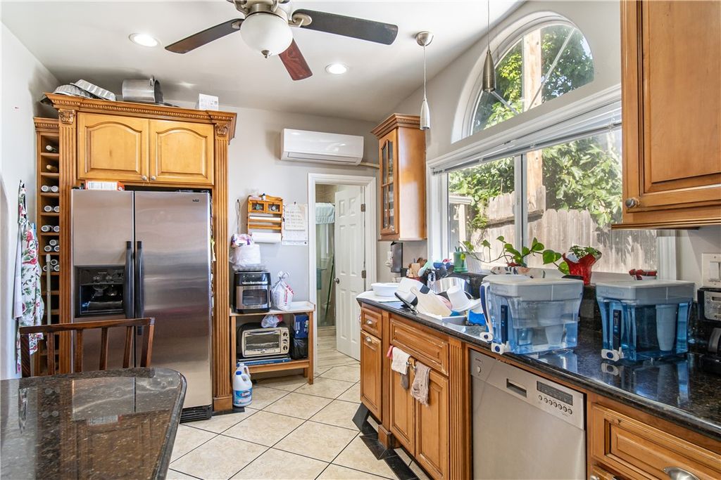 listing image 130729529695841303437