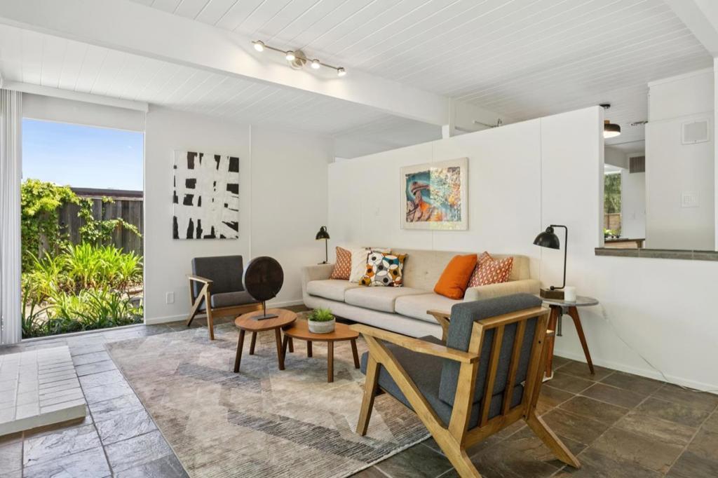 2236 Bunker Hill Drive