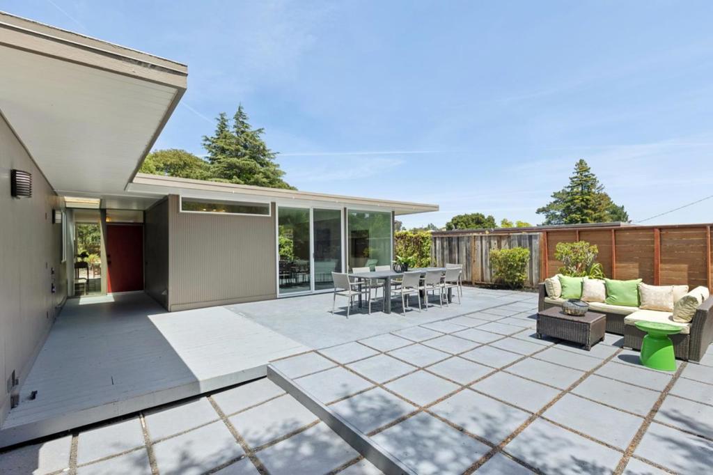 2236 Bunker Hill Drive