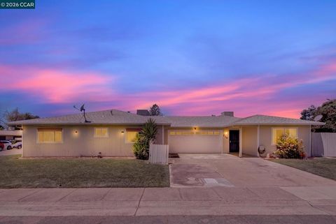 Photo of 221 Eric Cir CIR, Galt, CA 95632 (MLS # 41138916)