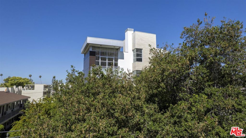 Properties 4 257 S Hudson Avenue 301