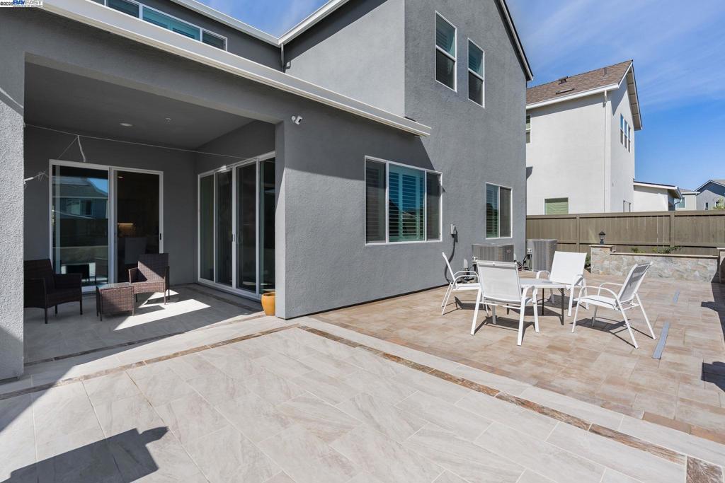 3229 Jake St