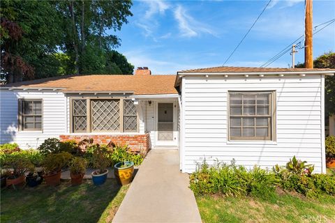 Photo of 15203 Greenleaf, Sherman Oaks, CA 91403 (MLS # SR26029962)
