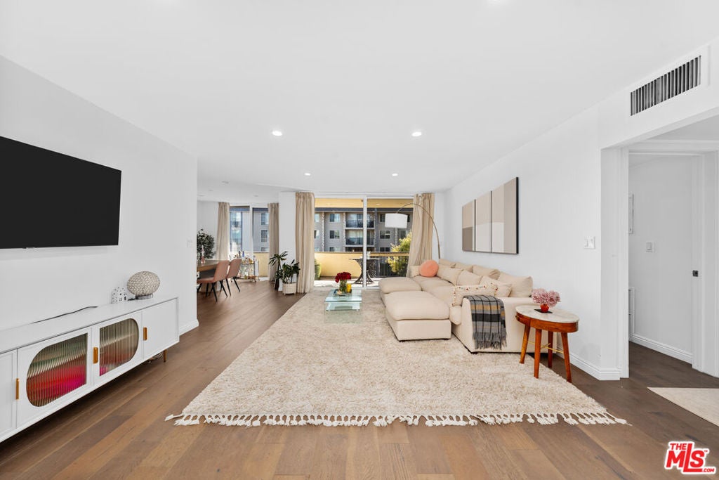Photo of 11970 Montana Avenue #207, Los Angeles, CA 90049 (MLS # 26870539)