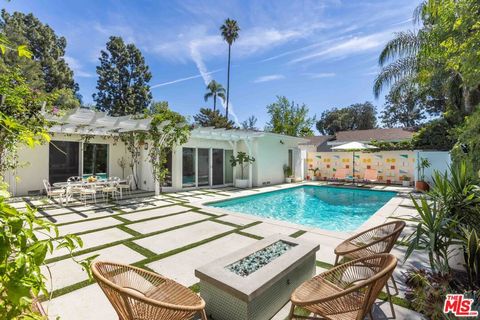 Photo of 5719 Rhodes Avenue, Valley Village, CA 91607 (MLS # 26671803)