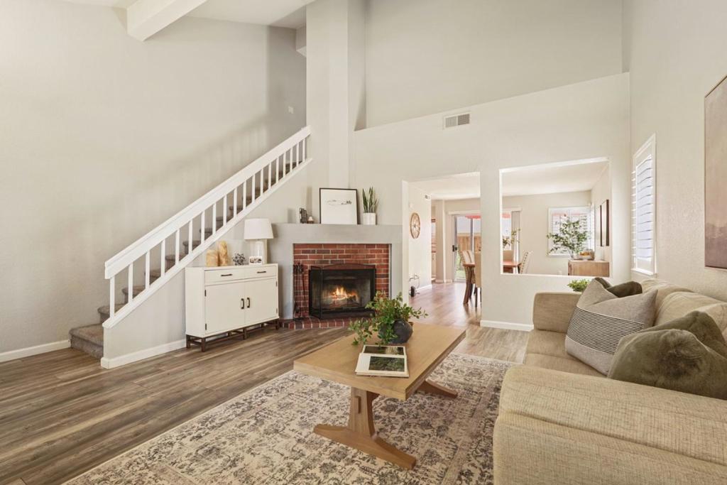 2610 Meadow Brook Lane