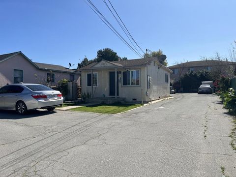 Photo of 1142 Pacific Avenue, Salinas, CA 93905 (MLS # ML82038819)