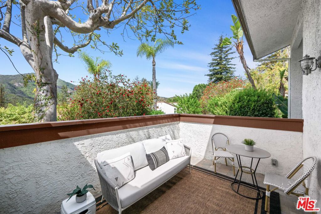 Photo of 17169 Palisades Circle, Pacific Palisades, CA 90272 (MLS # 26680179)