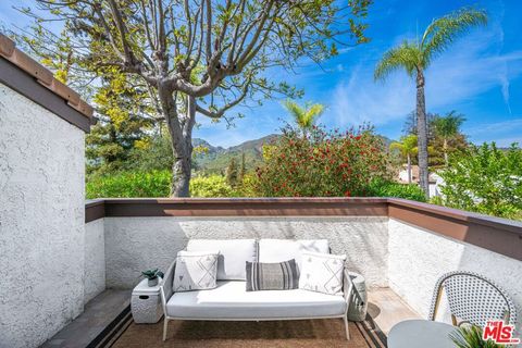 Photo of 17169 Palisades Circle, Pacific Palisades, CA 90272 (MLS # 26680179)