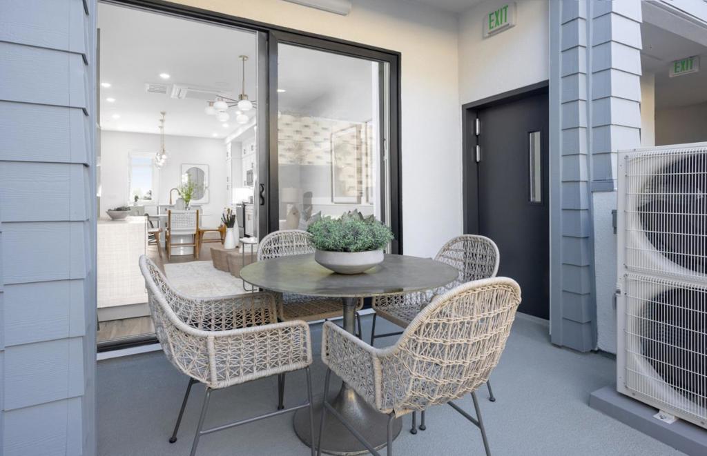 2715 Tiburon Way