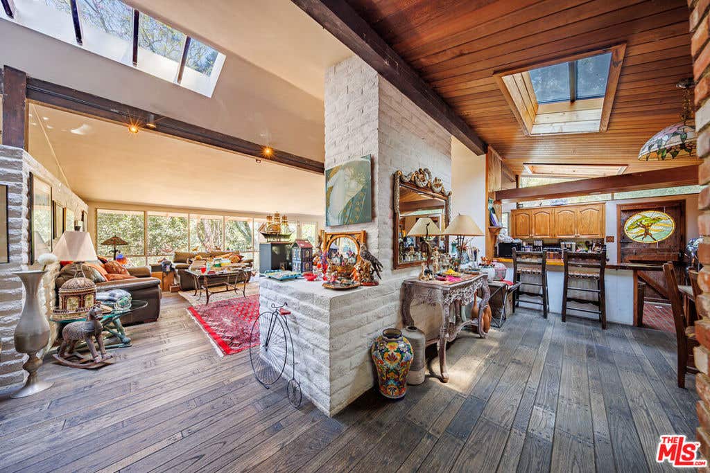 Photo of 2509 Roscomare Road, Los Angeles, CA 90077 (MLS # 26867781)