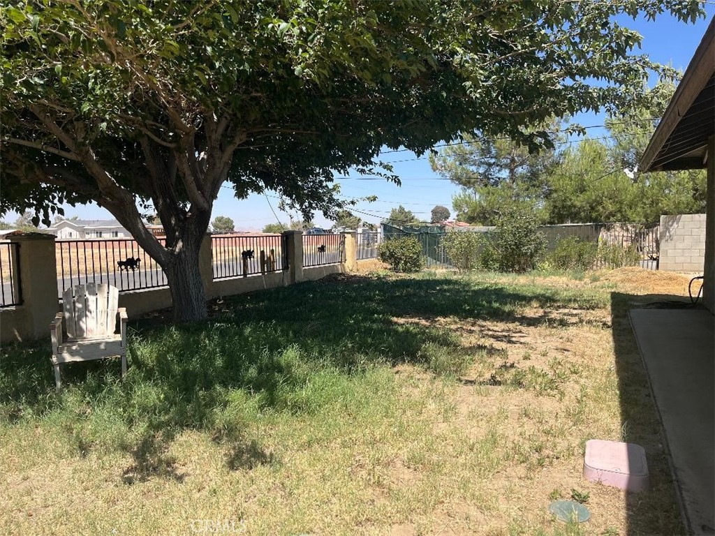 9752 E Avenue Q6