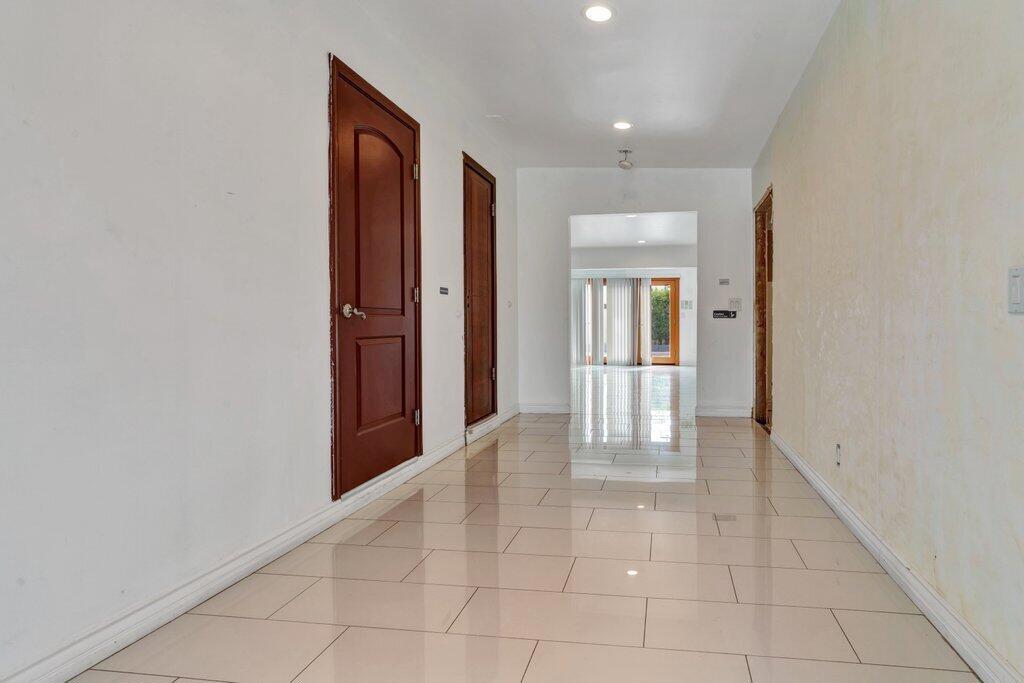 2111 E Wayne Road