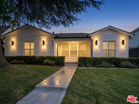 Photo of 4321 Greenbush Avenue, Sherman Oaks, CA 91423 (MLS # 26660011)