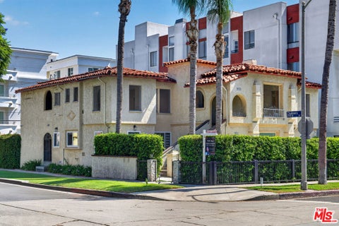 Photo of 900 S Wooster Street #1, Los Angeles, CA 90035 (MLS # 26102619)