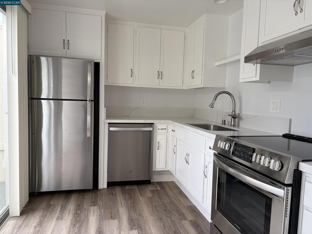 ROSSMOOR - Residential Lease