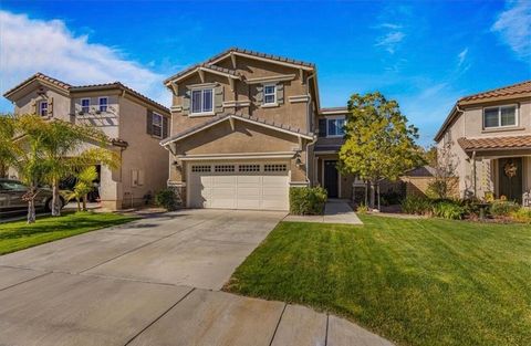 Photo of 28229 Shirley Lane, Saugus, CA 91350 (MLS # SR25114044)