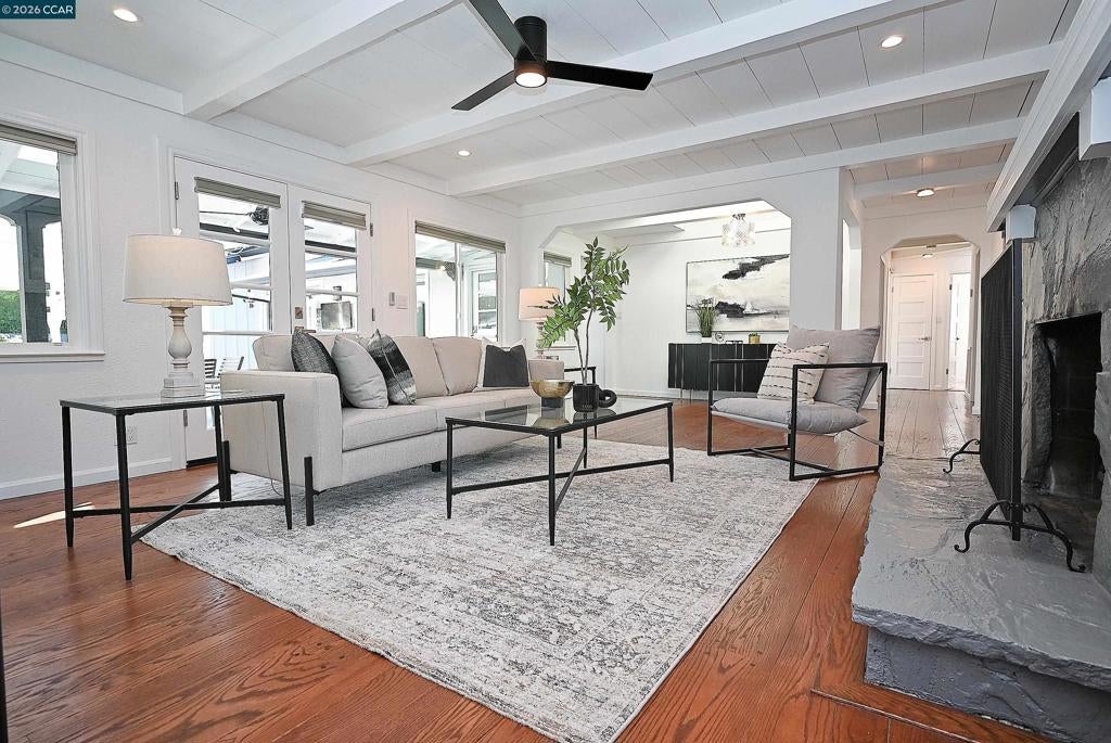 118 GLEN CT