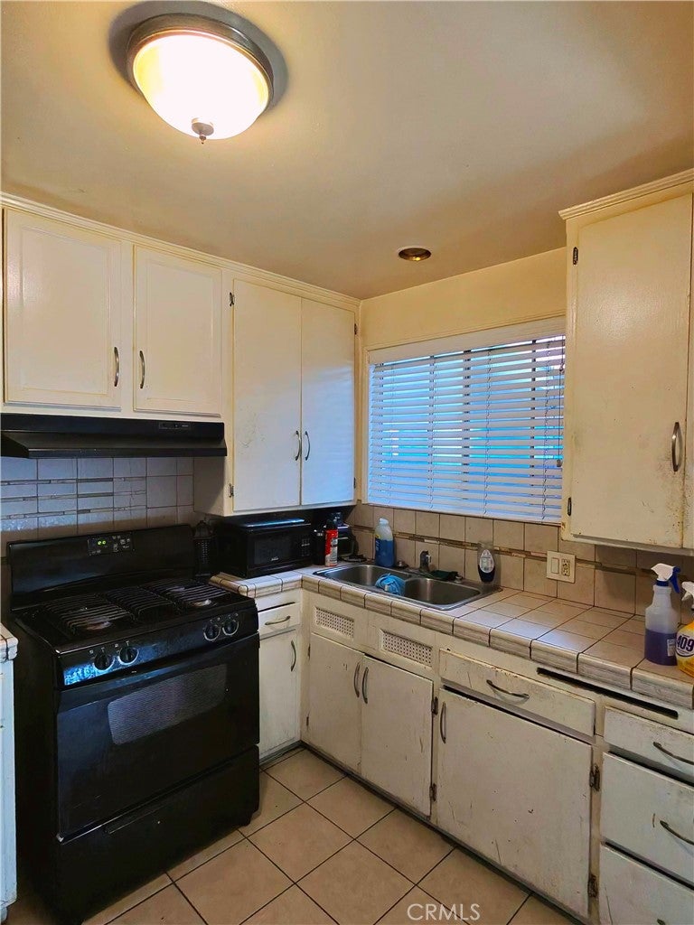 2310 W Compton