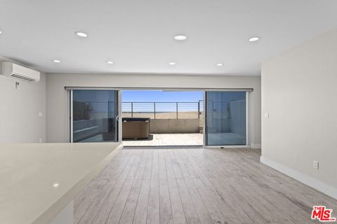 Photo of 6955 Trolleyway, Playa Del Rey, CA 90293 (MLS # 25613607) Photo of 6955 Trolleyway, Playa Del Rey, CA 90293 (MLS # 25613607)