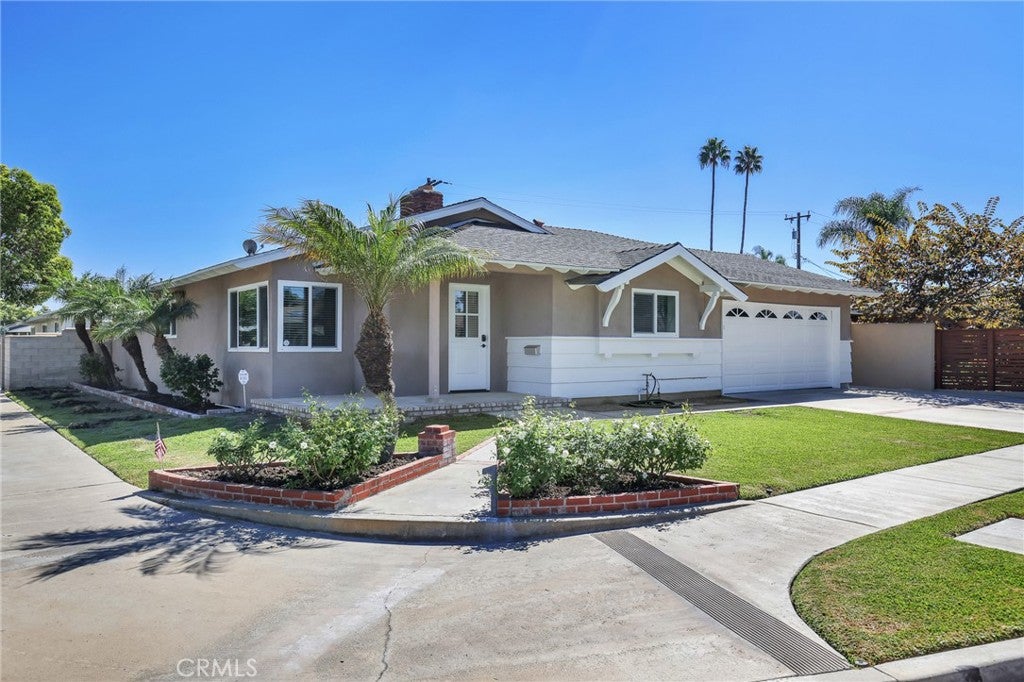 Photo of 2528 Bowdoin Place, Costa Mesa, CA 92626 (MLS # OC26216042)