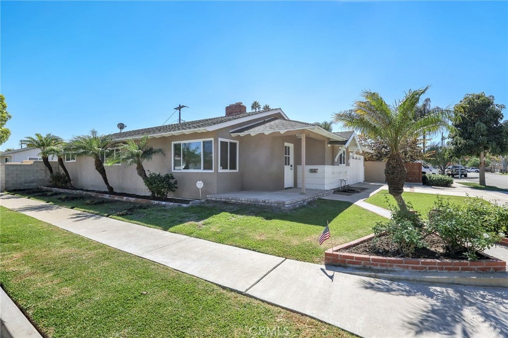 Photo of 2528 Bowdoin Place, Costa Mesa, CA 92626 (MLS # OC26216042)