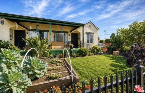 Photo of 1160 W 101st Street, Los Angeles, CA 90044 (MLS # 26845961)